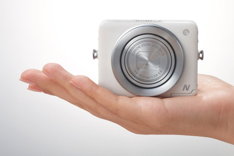 PowerShot-N_Use-Case-Shot_Hand_01