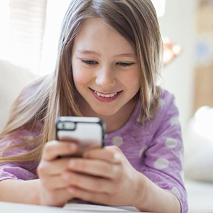 child-smartphone-and-social-media