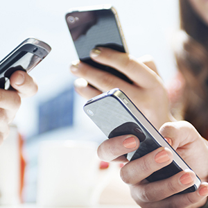 o-SMARTPHONE-facebook
