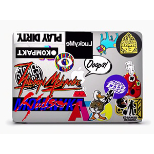 macbook-cm-ad-sticker-apple2