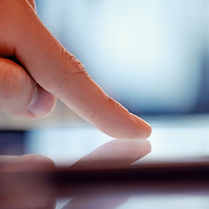 clean-touch-screen-phone