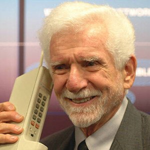 motorola-dynatac-martin-cooper-for-top