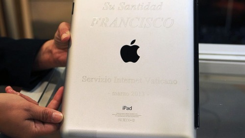 GTY_pope_francis_ipad_1_kab_150415_16x9_992