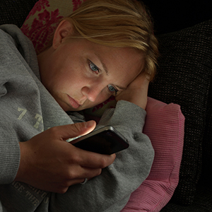 Browsing-smartphone-at-night