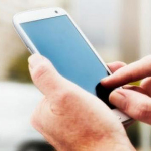 smartphone-display-coud-retain-fingerprints-after-wiping-624x350