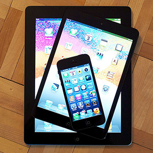 e3740_ipad_4_ipad_mini_iphone_5_black-e1352134764263