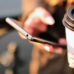 hands-coffee-smartphone-technology